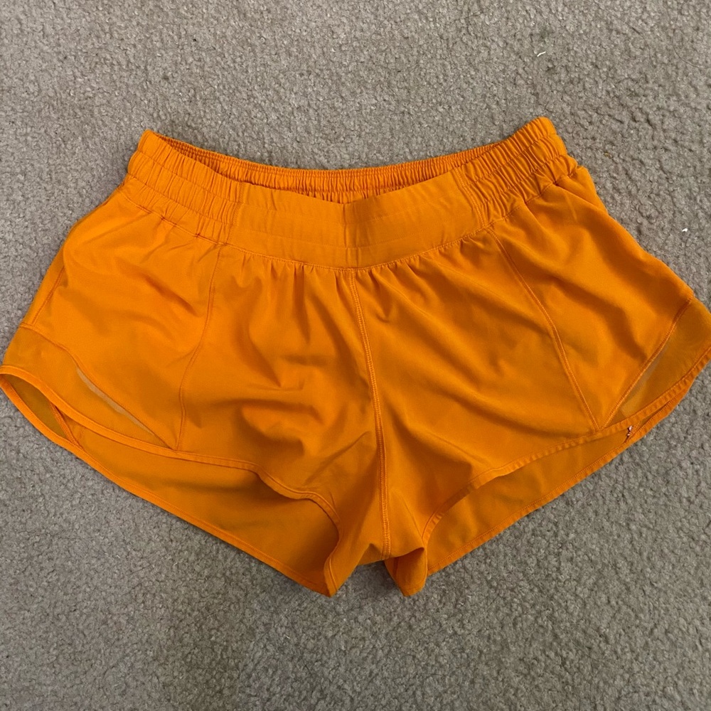 NWOT Lululemon Hotty Hot 2.5”